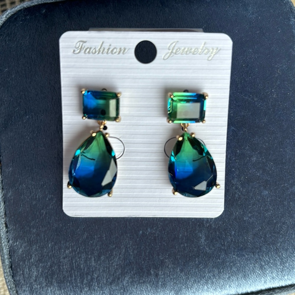 NWT gradient blue- green crystal earrings